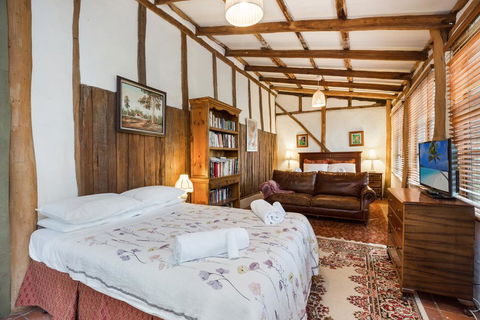 Taradale House Estate - Accommodation Gladstone 1