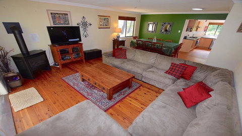 Teach Na Cairde - House Of Friends - Accommodation Gladstone 1