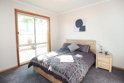 Tee Off Milura - Accommodation Gladstone 3