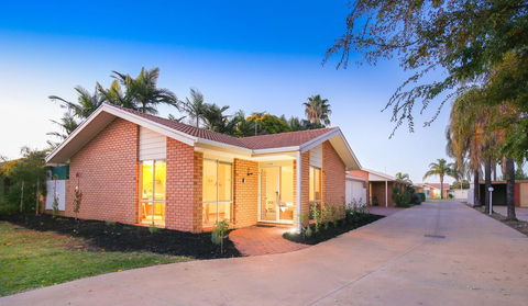 Tee Off Milura - Accommodation Gladstone 1