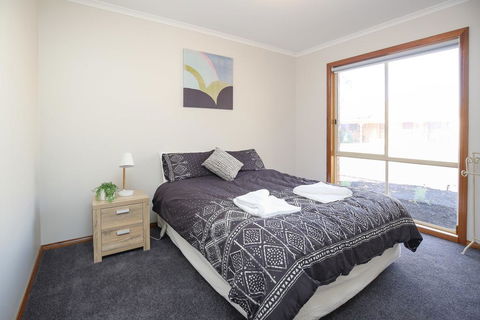 Tee Off Milura - Accommodation Gladstone 2