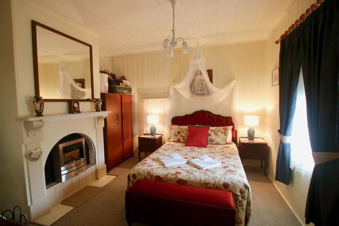 Tenterfield Historic C1895 Cottage - Accommodation Gladstone 2