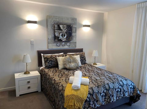 TERRACE LUX FULLY AIR 2 CAR FREE NETFLIX WIFI WINE - Accommodation Gladstone 1