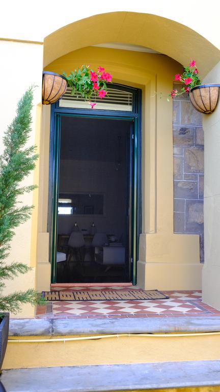 The 'Cloisters' Apartment At Albert Hall - Accommodation Gladstone 3