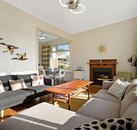 The 50's Beach House - Accommodation Gladstone