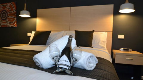 The Astor Suites - Accommodation Gladstone 0