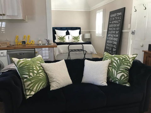 The Bakers Cottage - Accommodation Gladstone 0