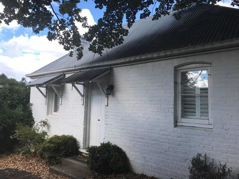 The Bakers Cottage - Accommodation Gladstone 2
