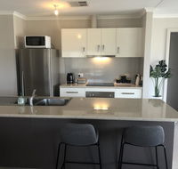 The Baltimore - Family Home Getaway - Accommodation Gladstone