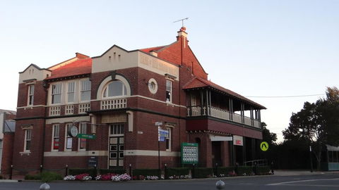 The Bank B&B West Wyalong - Accommodation Gladstone 0