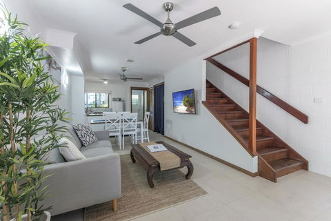 The Barefoot Beach Cottage - Accommodation Gladstone 0