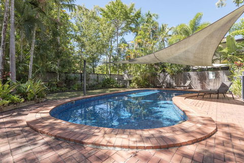The Barefoot Beach Cottage - Accommodation Gladstone 3