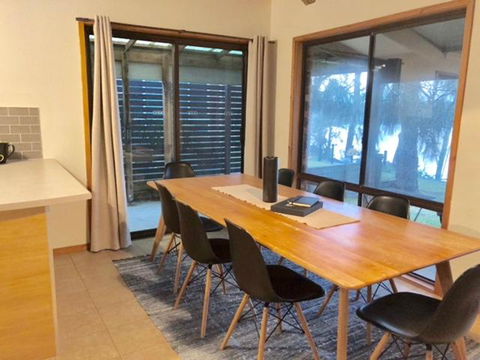The Basin Waterfront - Accommodation Gladstone 1