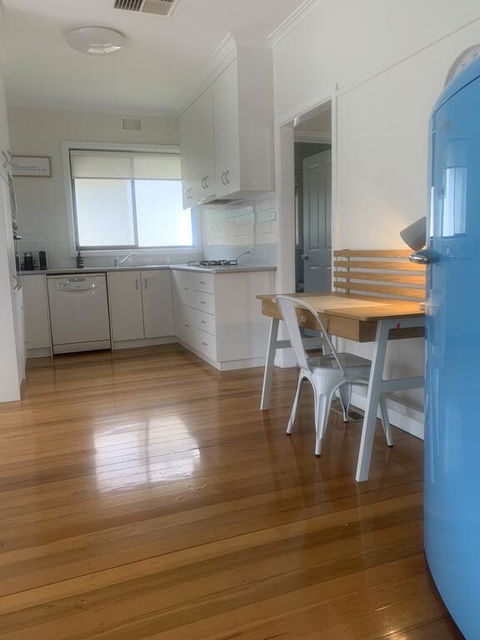 The Batch On Benyon , Fresh And Cute As A Button - Accommodation Gladstone 2