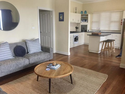 The Beach House & Villas - Accommodation Gladstone 3