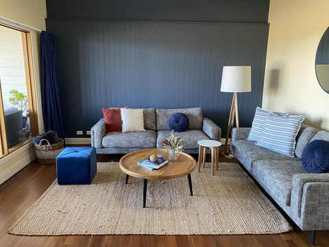 The Beach House & Villas - Accommodation Gladstone 0