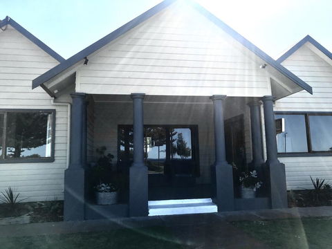 The Beach House & Villas - Accommodation Gladstone 1