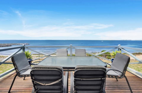 The Beach House - Point Turton - Accommodation Gladstone 0