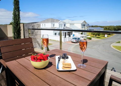 The Beach House At Bayside - Accommodation Gladstone 0