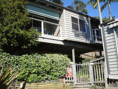 The Beach Hut Avoca Beach NSW - Accommodation Gladstone 0