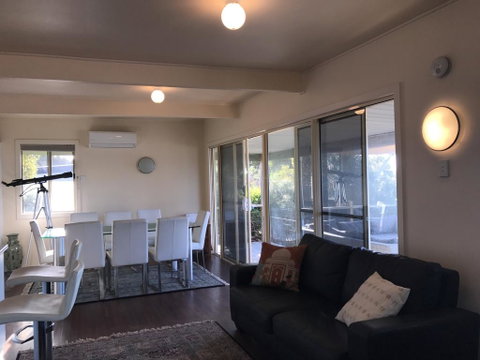 The Beach Shack - Accommodation Gladstone 3