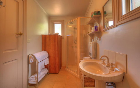 Ellie\'s Cottages - Accommodation Gladstone 17
