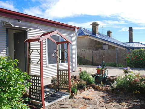 Oatlands Retreat - Accommodation Gladstone 0