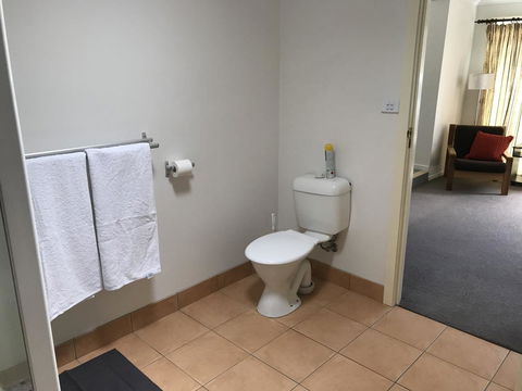 Oatlands Retreat - Accommodation Gladstone 11