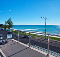 Penguin Waterfront Escape - Accommodation Gladstone
