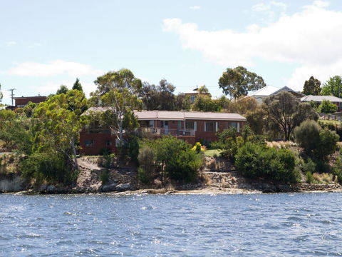 Derwent Retreat - Accommodation Gladstone 28