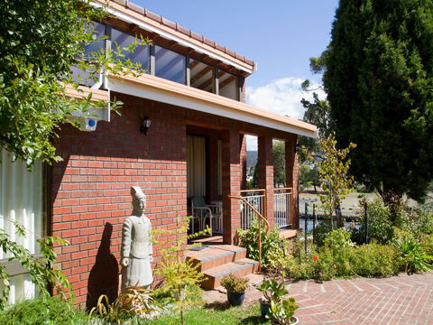 Derwent Retreat - Accommodation Gladstone 2