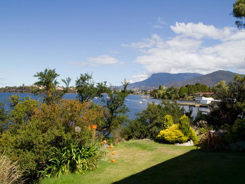 Derwent Retreat - Accommodation Gladstone 22