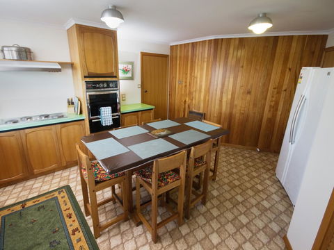 Derwent Retreat - Accommodation Gladstone 15