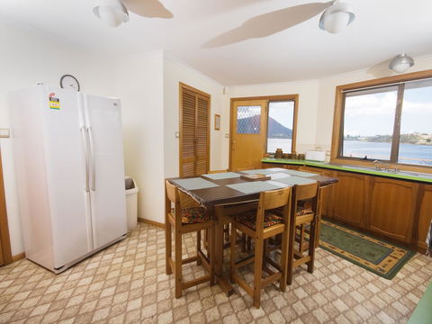 Derwent Retreat - Accommodation Gladstone 14