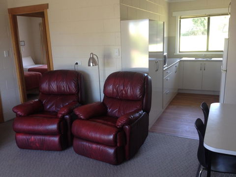 Willaway Motel Apartments - Accommodation Gladstone 4