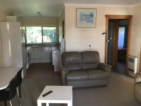 Willaway Motel Apartments - Accommodation Gladstone 1