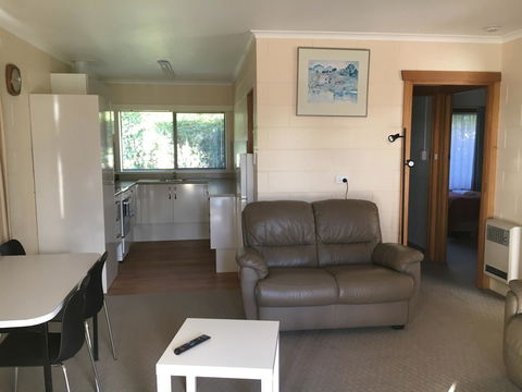 Willaway Motel Apartments - Accommodation Gladstone 2