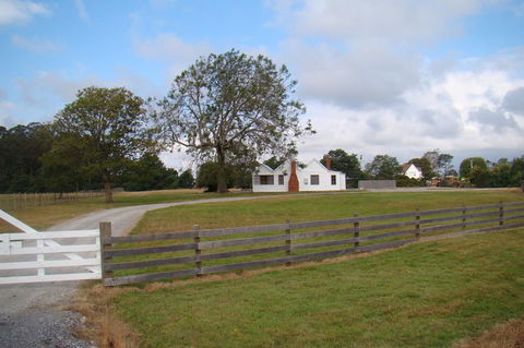 Buttons Cottage For Canyon & Rain Forest Walks With In House Dining - Accommodation Gladstone 16