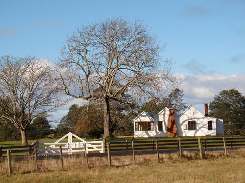 Buttons Cottage For Canyon & Rain Forest Walks With In House Dining - Accommodation Gladstone 7