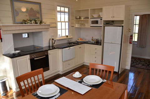 Buttons Cottage For Canyon & Rain Forest Walks With In House Dining - Accommodation Gladstone 20