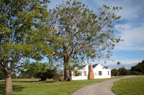 Buttons Cottage For Canyon & Rain Forest Walks With In House Dining - Accommodation Gladstone 2