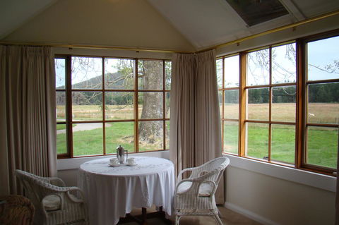 Buttons Cottage For Canyon & Rain Forest Walks With In House Dining - Accommodation Gladstone 24
