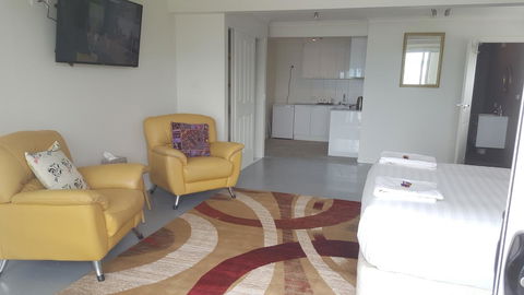 AppleBay Guest House - Accommodation Gladstone 0
