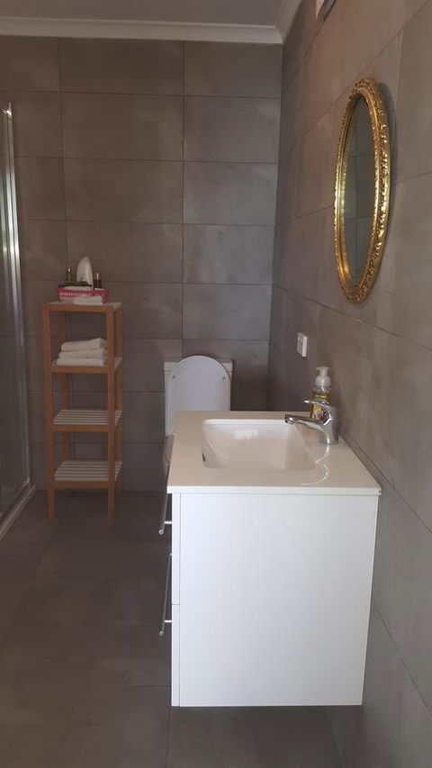 AppleBay Guest House - Accommodation Gladstone 9