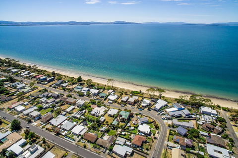Aqua Beachfront! - Accommodation Gladstone 12