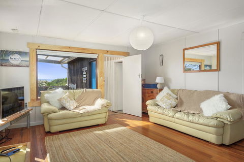Aqua Beachfront! - Accommodation Gladstone 6