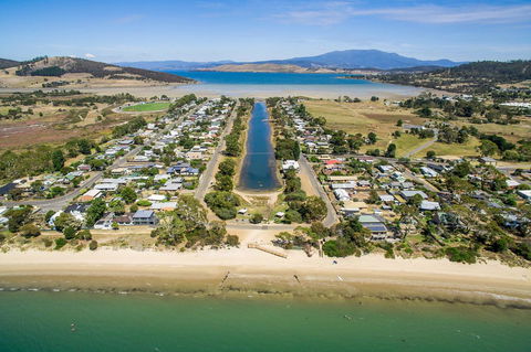 Aqua Beachfront! - Accommodation Gladstone 18