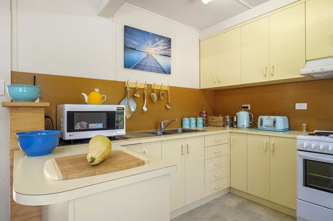 Aqua Beachfront! - Accommodation Gladstone 17