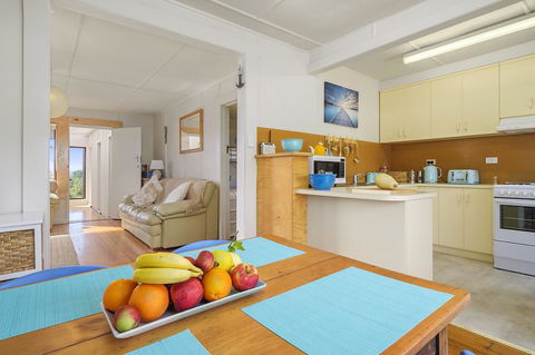 Aqua Beachfront! - Accommodation Gladstone 5