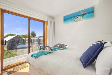 Aqua Beachfront! - Accommodation Gladstone 16